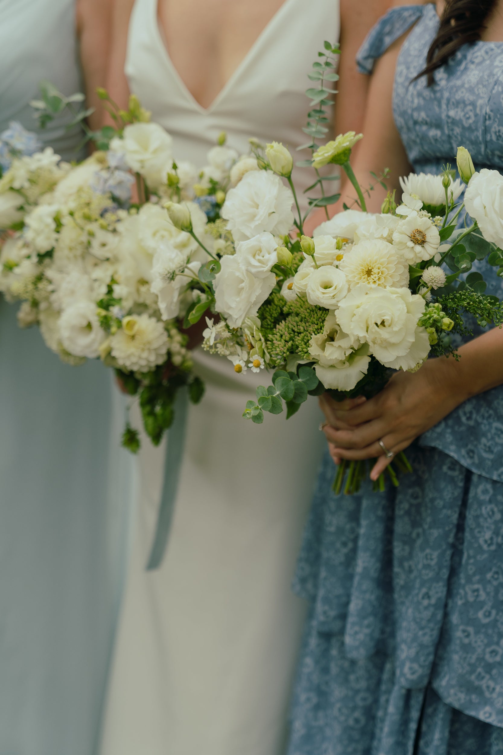 files/Lush_greenery_and_white_dahlia_wedding.jpg